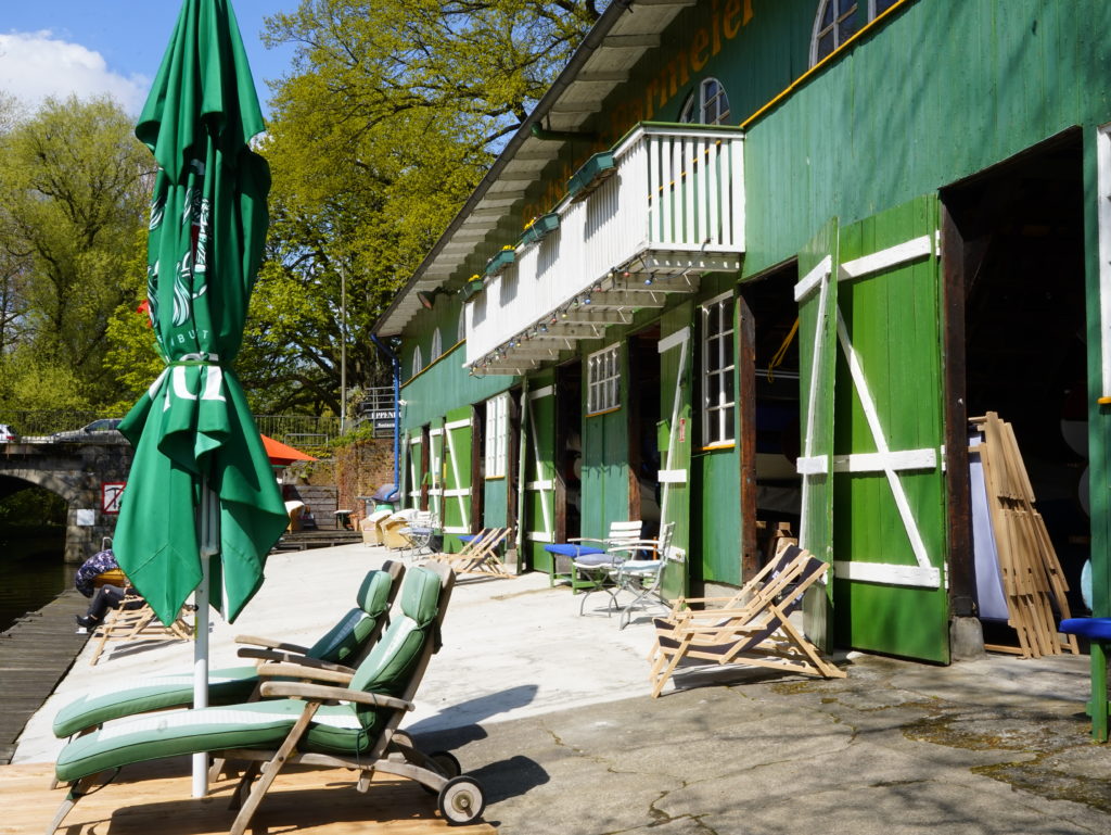 Hier mündet die Tarpenbek in die Alster (Bootshaus Barmeier)